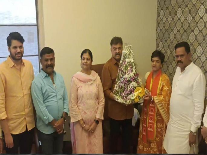 one hour discussion of leaders with candidates of mahavikas aghadi at the bungalow of jitendra awhad in thane | महाविकास आघाडीच्या उमेदवारांसह नेत्यांची आव्हाडांच्या बंगल्यावर एक तास चर्चा one hour discussion of leaders with candidates of mahavikas aghadi at the bungalow of jitendra awhad in thane | महाविकास आघाडीच्या उमेदवारांसह नेत्यांची आव्हाडांच्या बंगल्यावर एक तास चर्चा