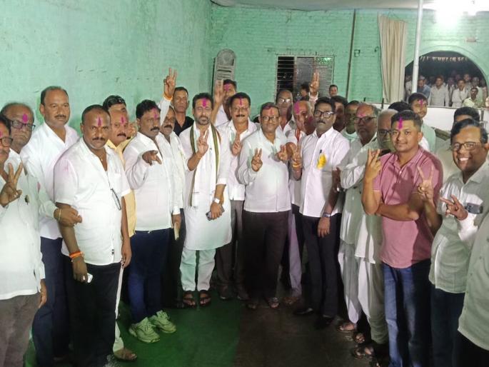 mahavikas aghadi won four elections bazar samiti In Zari the Congress won all 18 seats in Kalamb | चार बाजार समितींवर मविआचा झेंडा; झरी, कळंबमध्ये सर्व १८ जागांवर काँग्रेसचा एकतर्फी विजय mahavikas aghadi won four elections bazar samiti In Zari the Congress won all 18 seats in Kalamb | चार बाजार समितींवर मविआचा झेंडा; झरी, कळंबमध्ये सर्व १८ जागांवर काँग्रेसचा एकतर्फी विजय