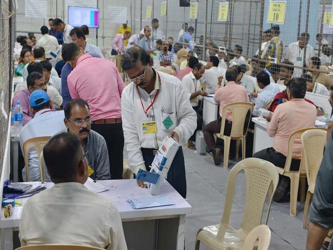 Maharashtra Assembly Election Result 2024: First 130 seats are up for grabs, Mahayuti and Maviat clash, BJP wins | Maharashtra Assembly Election Result 2024: पहिल्या १३० जागांचे कल हाती, महायुती आणि मविआत काटे की टक्कर, भाजपा वरचढ Maharashtra Assembly Election Result 2024: First 130 seats are up for grabs, Mahayuti and Maviat clash, BJP wins | Maharashtra Assembly Election Result 2024: पहिल्या १३० जागांचे कल हाती, महायुती आणि मविआत काटे की टक्कर, भाजपा वरचढ