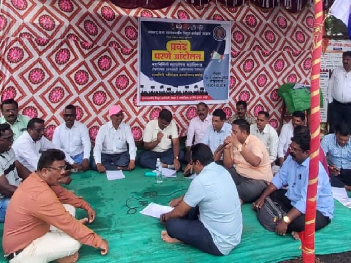 Statewide movement of Backward Class Electricity Employees Association | मागसवर्गीय विद्युत कर्मचारी संघटनेचे राज्यव्यापी धरणे आंदोलन, 'या' आहेत मागण्या Statewide movement of Backward Class Electricity Employees Association | मागसवर्गीय विद्युत कर्मचारी संघटनेचे राज्यव्यापी धरणे आंदोलन, 'या' आहेत मागण्या