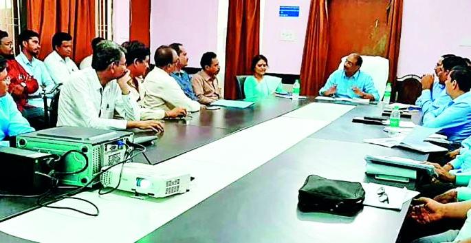 Be careful in the monsoon, do not leave the headquarters | पावसाळ्यात सजग राहा, मुख्यालय सोडू नका Be careful in the monsoon, do not leave the headquarters | पावसाळ्यात सजग राहा, मुख्यालय सोडू नका