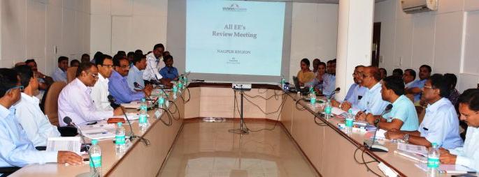 Watch the rainy day, be gentle with the power consumers | पावसाचे दिवस बघता वीज ग्राहकांशी सौजन्यपूर्ण वागा Watch the rainy day, be gentle with the power consumers | पावसाचे दिवस बघता वीज ग्राहकांशी सौजन्यपूर्ण वागा