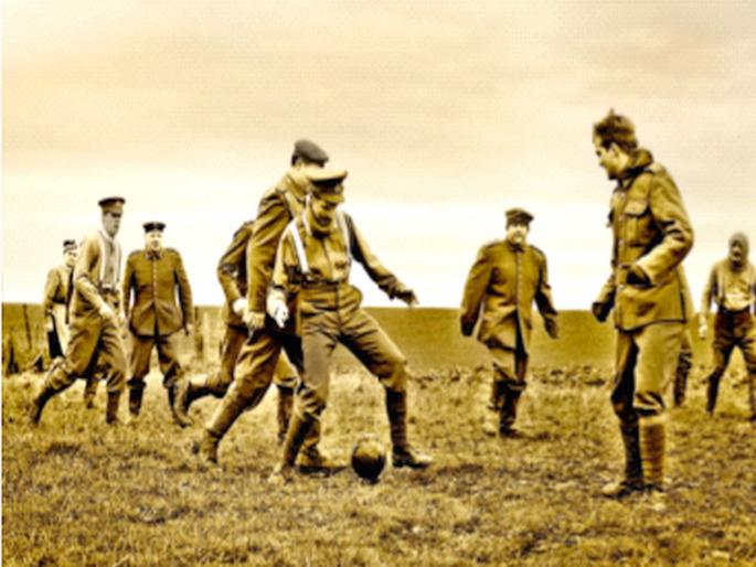 When a football match takes place between enemies during World War... | महायुद्धात शत्रूंमध्ये फुटबॉलची मॅच रंगते तेव्हा... When a football match takes place between enemies during World War... | महायुद्धात शत्रूंमध्ये फुटबॉलची मॅच रंगते तेव्हा...