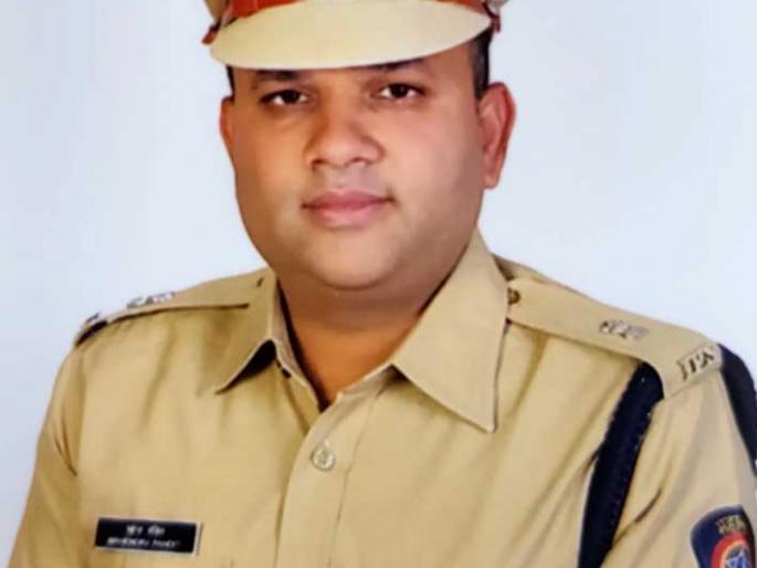 Mr. Mahendra Pandit of Sinnar has the honor of the Director General of Police | सिन्नरचे महेंद्र पंडित यांना पोलीस महासंचालकांचे सन्मानचिन्ह Mr. Mahendra Pandit of Sinnar has the honor of the Director General of Police | सिन्नरचे महेंद्र पंडित यांना पोलीस महासंचालकांचे सन्मानचिन्ह