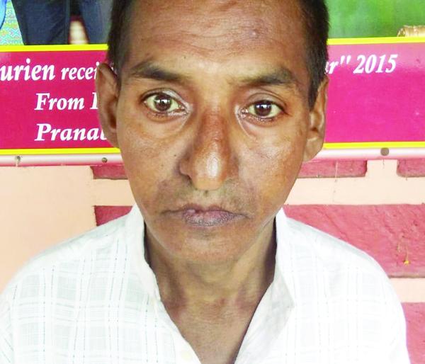 Ratnagiri: Visiting the family after seven years, Vijapur's Raju got home due to Maher | रत्नागिरी :सात वर्षांनंतर कुटुंबियांशी भेट, विजापूरच्या राजूला माहेरमुळे मिळाले घर Ratnagiri: Visiting the family after seven years, Vijapur's Raju got home due to Maher | रत्नागिरी :सात वर्षांनंतर कुटुंबियांशी भेट, विजापूरच्या राजूला माहेरमुळे मिळाले घर