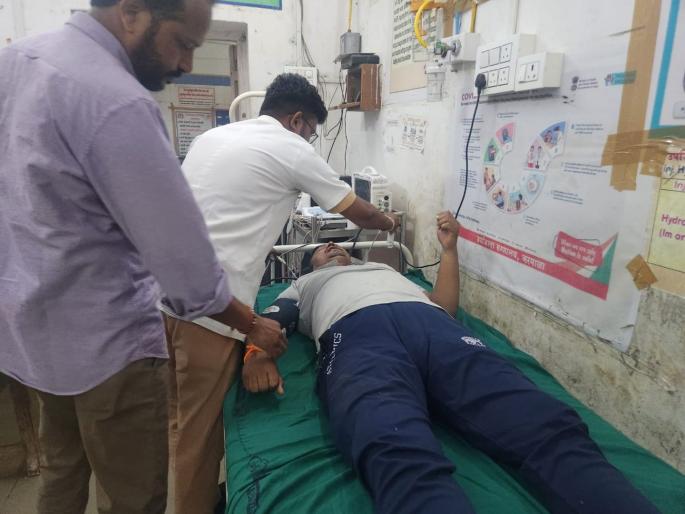 Attack on Eknath Shinde Shiv Sena Solapur district chief Mahesh Chiwte; One accused in custody | शिंदेसेनेचे सोलापूर जिल्हाप्रमुख महेश चिवटे यांच्यावर हल्ला; एक आरोपी ताब्यात