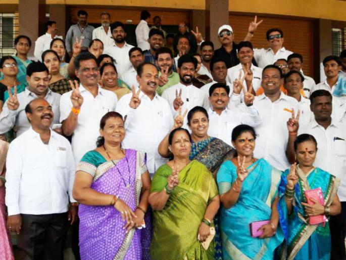 BJP-Shiv Sena together in Solapur municipal corporation elections | विषय समिती सभापती निवडणुकीसाठी सोलापूर महापालिकेत भाजप-शिवसेना एकत्र BJP-Shiv Sena together in Solapur municipal corporation elections | विषय समिती सभापती निवडणुकीसाठी सोलापूर महापालिकेत भाजप-शिवसेना एकत्र