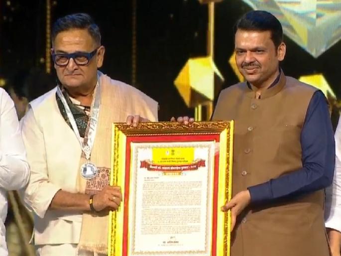 Mahesh Manjrekar receives Chitrapati V. Shantaram Lifetime Achievement Award at state awards 2025 | महेश मांजरेकर यांना चित्रपती व्ही.शांताराम जीवनगौरव पुरस्कार, पत्नी मेधा यांना अश्रू अनावर Mahesh Manjrekar receives Chitrapati V. Shantaram Lifetime Achievement Award at state awards 2025 | महेश मांजरेकर यांना चित्रपती व्ही.शांताराम जीवनगौरव पुरस्कार, पत्नी मेधा यांना अश्रू अनावर