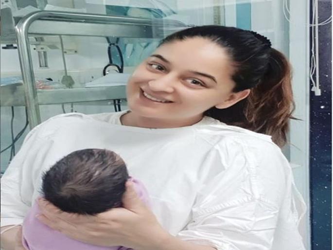 Mahhi Vij Ask Fans To Suggest Name For Her Newlyborn Daughter | माही विज ने शेयर केला मुलीचा क्यूट फोटो, तर मुलीच्या नावासाठी चाहत्यांकडून मागवले पर्याय Mahhi Vij Ask Fans To Suggest Name For Her Newlyborn Daughter | माही विज ने शेयर केला मुलीचा क्यूट फोटो, तर मुलीच्या नावासाठी चाहत्यांकडून मागवले पर्याय