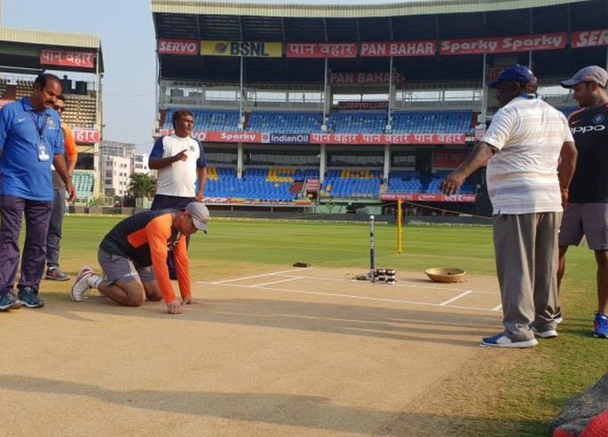 Captain should be so; The BCCI's tweeted post | IND Vs WIN One Day : भारताचा कर्णधार नेमका कोण? कोहली की धोनी... बीसीसीआयच्या ट्विटनंतर चाहत्यांमध्ये संभ्रम