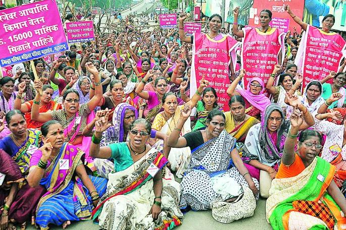 Include Women Parichar in regular service provide 15 thousand wages | महिला परिचरांना नियमित सेवेत सामावून १५ हजार वेतन द्या Include Women Parichar in regular service provide 15 thousand wages | महिला परिचरांना नियमित सेवेत सामावून १५ हजार वेतन द्या