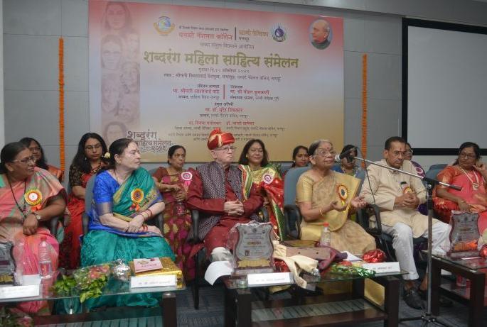 The woman, the mother, does not retaliate but replies: Asha Pande | स्त्री ही माता, ती प्रतिशोध घेत नाही तर प्रत्युत्तर देते :आशा पांडे The woman, the mother, does not retaliate but replies: Asha Pande | स्त्री ही माता, ती प्रतिशोध घेत नाही तर प्रत्युत्तर देते :आशा पांडे