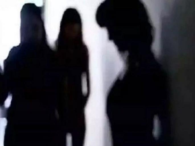 Shocking! Grants laundered to women who wash dishes and show them as prostitutes | धक्कादायक! धुणेभांडी करणाऱ्या महिलांना देहविक्री करणार्या महिला दाखवून लाटले अनुदान Shocking! Grants laundered to women who wash dishes and show them as prostitutes | धक्कादायक! धुणेभांडी करणाऱ्या महिलांना देहविक्री करणार्या महिला दाखवून लाटले अनुदान