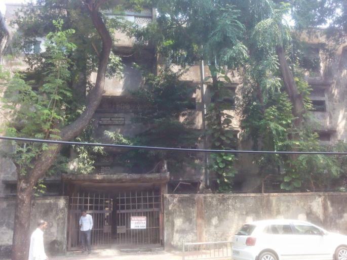 Demolished school in Mahim to be rebuilt; Tender process begins for reconstruction of building | माहीममधील पाडलेली शाळा पुन्हा उभी राहणार; इमारतीच्या पुनर्बांधणीसाठी निविदा प्रक्रिया सुरू Demolished school in Mahim to be rebuilt; Tender process begins for reconstruction of building | माहीममधील पाडलेली शाळा पुन्हा उभी राहणार; इमारतीच्या पुनर्बांधणीसाठी निविदा प्रक्रिया सुरू