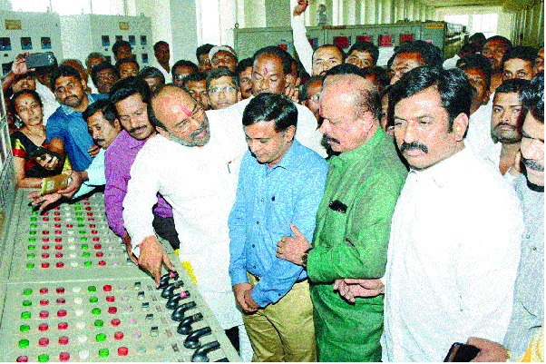 Water starts from Mhasal scheme: Waiting for farmers has stopped | म्हैसाळ योजनेतून अखेर पाणी सुरू : शेतकऱ्यांची प्रतीक्षा संपली Water starts from Mhasal scheme: Waiting for farmers has stopped | म्हैसाळ योजनेतून अखेर पाणी सुरू : शेतकऱ्यांची प्रतीक्षा संपली