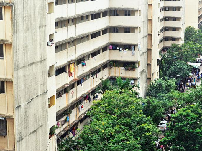 Out of those 3 thousand, give 1,5 houses to the inhabitants | ‘त्या’ ११ हजारांपैकी ५,५०० घरे माहुलवासीयांना द्या; रहिवाशांची सरकारकडे मागणी Out of those 3 thousand, give 1,5 houses to the inhabitants | ‘त्या’ ११ हजारांपैकी ५,५०० घरे माहुलवासीयांना द्या; रहिवाशांची सरकारकडे मागणी