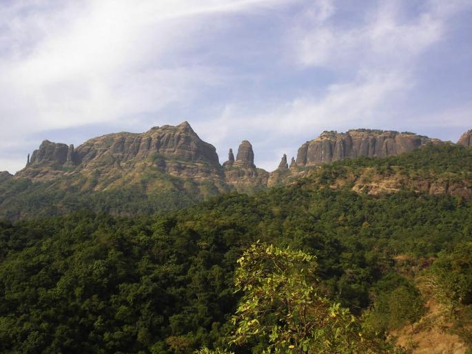  Inscriptions in Devanagari script found on Mahuli fort | माहुली किल्ल्यावर सापडला देवनागरी लिपीतील शिलालेख