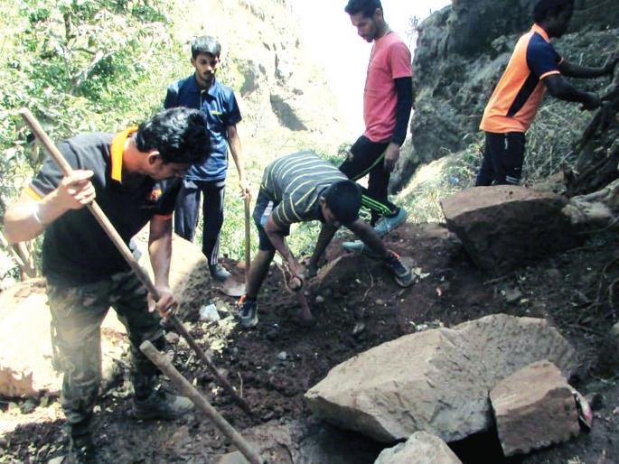Sahidadri Pratishthan's Gadarvardhana Sanitary Campaign on Mahuuli Fort | माहुली किल्ल्यावर सह्याद्री प्रतिष्ठानची गडसंवर्धन स्वच्छता मोहीम