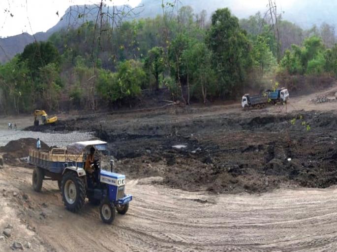 Removing water from the pond will cause water problems | तलावातील गाळ काढल्याने पाणीसमस्या सुटणार