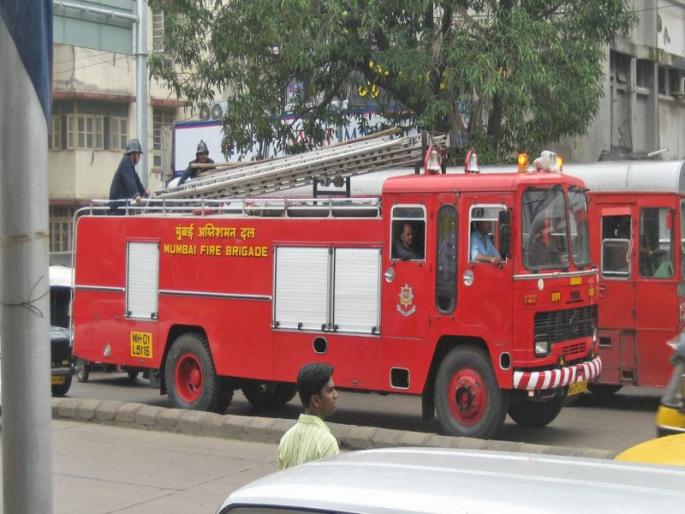 No-objection certificate from the fire brigade is mandatory; Notice to firecracker shops in Ulhasnagar | अग्निशमन दलाचे ना हरकत प्रमाणपत्र बंधनकारक; उल्हासनगरातील फटाके दुकानांना नोटिसा No-objection certificate from the fire brigade is mandatory; Notice to firecracker shops in Ulhasnagar | अग्निशमन दलाचे ना हरकत प्रमाणपत्र बंधनकारक; उल्हासनगरातील फटाके दुकानांना नोटिसा