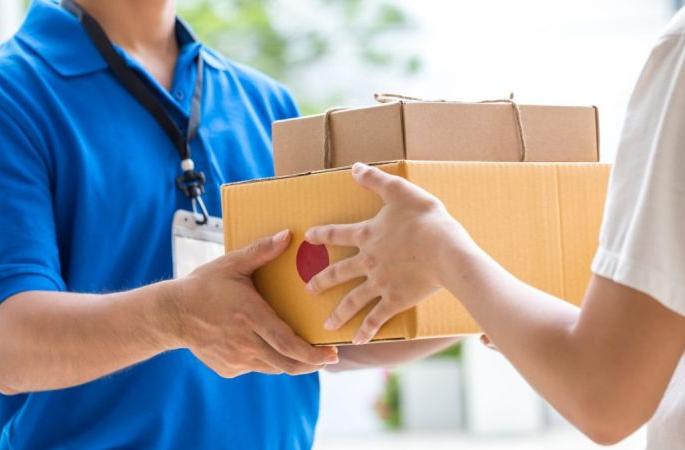 Security system ignored courier service; The possibility of using it for the lynching | सुरक्षा यंत्रणेकडून कुरियर सेवा दुर्लक्षित; घातपातासाठी वापर होण्याची शक्यता