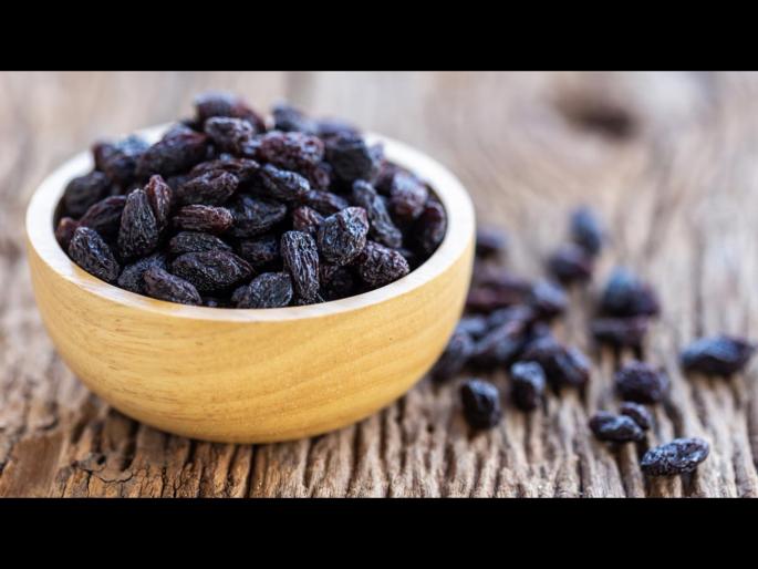 Health benefits of soaked raisins you should know | भिजवलेले मनुके आणि त्याचं पाणी पिण्याचे फायदे वाचून व्हाल थक्क, लगेच प्यायला लागाल! Health benefits of soaked raisins you should know | भिजवलेले मनुके आणि त्याचं पाणी पिण्याचे फायदे वाचून व्हाल थक्क, लगेच प्यायला लागाल!