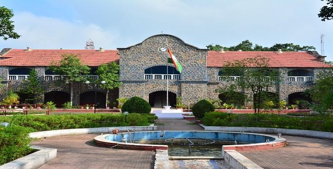 Nashik Police Academy's Legal Directors gets relief | नाशिक पोलीस अकादमीतील कायदे निदेशकांना ‘मॅट’चा दिलासा