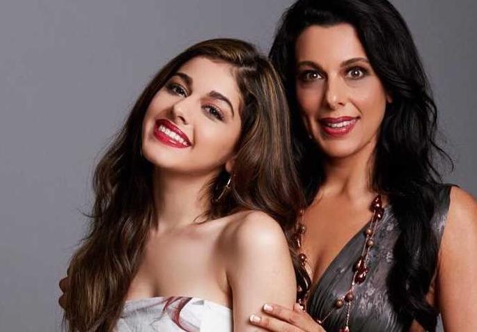 pooja bedi daughter alaia furniturewalla reacts on mother second marriage | Jawaani Jaaneman Movie : आई पूजा बेदीच्या होणा-या नव-याबद्दल बोलली मुलगी अलाया, वाचा काय म्हणाली...