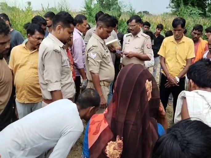 Mainpuri Family Suicide Case: 10 members of the same family committed suicide in 17 years | एकाच कुटुंबातील १० जणांची आत्महत्या! २१ दिवसांपूर्वी काका, ४ महिन्यांपूर्वी बहिणी अन् आता... Mainpuri Family Suicide Case: 10 members of the same family committed suicide in 17 years | एकाच कुटुंबातील १० जणांची आत्महत्या! २१ दिवसांपूर्वी काका, ४ महिन्यांपूर्वी बहिणी अन् आता...