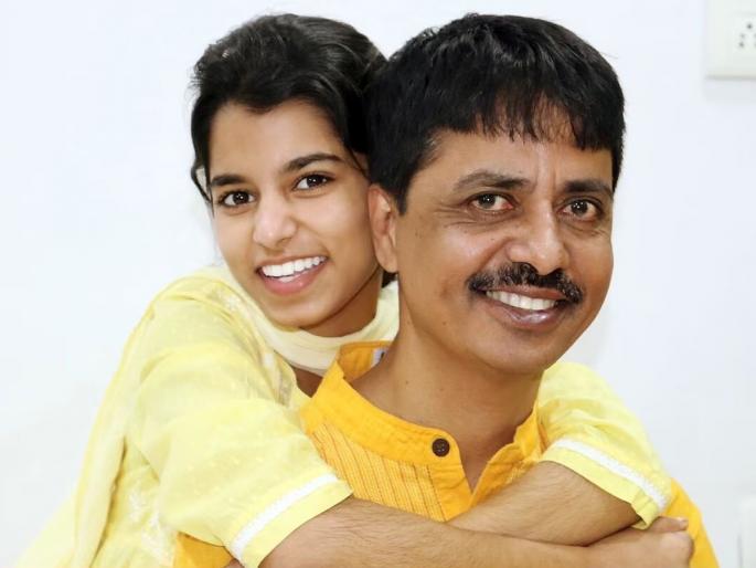 I am the first batch to escape Maithili Thakur's father's first reaction about her contesting the election, you will also be shocked after hearing this | "मी सर्वात पहिले पलायन करणाऱ्या बॅचमधील...!"; मैथिली ठाकूरच्या निवडणूक लढण्यासंदर्भात वडिलांची पहिली प्रतिक्रिया, तुम्हीही भावूक व्हाल