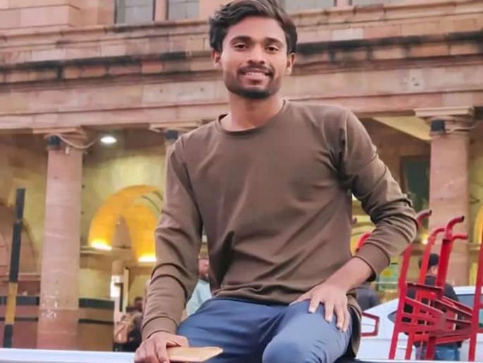 Three days after the meeting of Deputy Chief Minister Pawar, the youth lost his life while unfurling the welcome banner | उपमुख्यमंत्री पवारांची सभा संपून तीन दिवस झाले, स्वागताचे बॅनर काढताना युवकाने प्राण गमावले Three days after the meeting of Deputy Chief Minister Pawar, the youth lost his life while unfurling the welcome banner | उपमुख्यमंत्री पवारांची सभा संपून तीन दिवस झाले, स्वागताचे बॅनर काढताना युवकाने प्राण गमावले