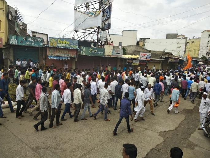 Majalgaon band is in peaceful for Maratha reservation | Maratha Kranti Morcha : मराठा आरक्षणासाठीचा माजलगाव बंद शांततेत Majalgaon band is in peaceful for Maratha reservation | Maratha Kranti Morcha : मराठा आरक्षणासाठीचा माजलगाव बंद शांततेत