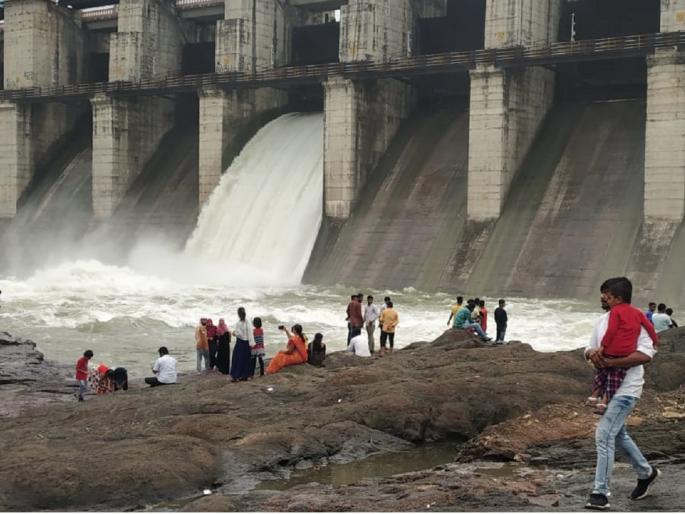 Majalgaon dam overflow; 400 cusecs discharge starts by opening one door | माजलगाव धरण ओव्हर फ्लो; एक दरवाजा उघडून ४०० क्युसेकने विसर्ग सुरू Majalgaon dam overflow; 400 cusecs discharge starts by opening one door | माजलगाव धरण ओव्हर फ्लो; एक दरवाजा उघडून ४०० क्युसेकने विसर्ग सुरू