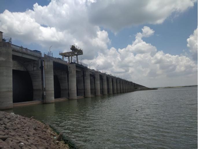 Majalgaon Dam still in dead storage; Only water level increased by one and a half meters | माजलगाव धरण अद्यापही मृत साठ्यात; केवळ दीड मीटरने वाढली पाणीपातळी Majalgaon Dam still in dead storage; Only water level increased by one and a half meters | माजलगाव धरण अद्यापही मृत साठ्यात; केवळ दीड मीटरने वाढली पाणीपातळी