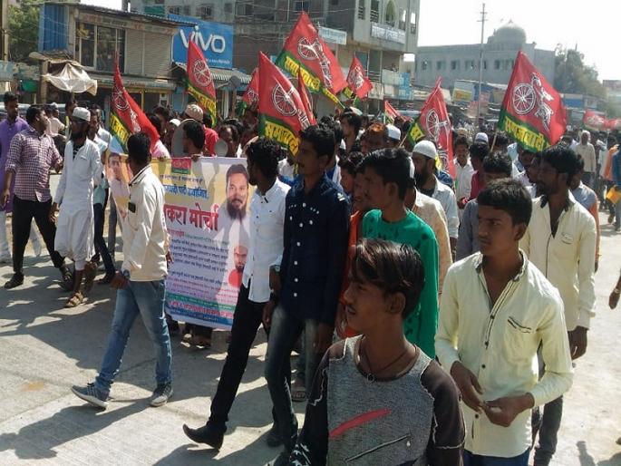 Thapi-Thokara Morcha on the sub-divisional office on behalf of the Samajwadi Party | समाजवादी पार्टीच्या वतीने उपविभागीय कार्यालयावर थापी- टोकरा मोर्चा Thapi-Thokara Morcha on the sub-divisional office on behalf of the Samajwadi Party | समाजवादी पार्टीच्या वतीने उपविभागीय कार्यालयावर थापी- टोकरा मोर्चा