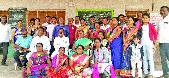 A group of classmates for the development of the school. Activities in Nagaj School | शाळेच्या विकासासाठी वर्गमित्रांची जमली गट्टी । नागज शाळेमधील उपक्रम