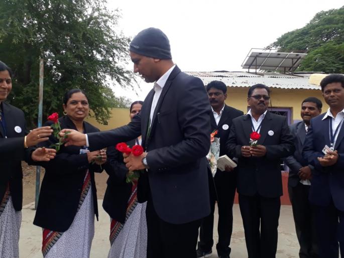 In the examination of Blazer, a teacher from Mazarwadi school in Solapur passed | ब्लेजर च्या परीक्षेत सोलापुरातील मजरेवाडी शाळेचे शिक्षक पास In the examination of Blazer, a teacher from Mazarwadi school in Solapur passed | ब्लेजर च्या परीक्षेत सोलापुरातील मजरेवाडी शाळेचे शिक्षक पास