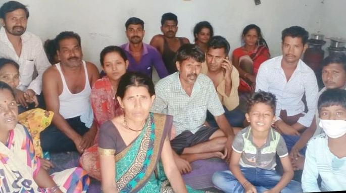 Yavatmal laborers stuck in Andhra | आंध्रात अडकले यवतमाळचे मजूर Yavatmal laborers stuck in Andhra | आंध्रात अडकले यवतमाळचे मजूर