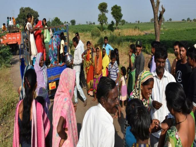 Migration of laborers to Nandurbar due to drought situation | दुष्काळी स्थितीमुळे नंदुरबारात मजुरांचे स्थलांतर Migration of laborers to Nandurbar due to drought situation | दुष्काळी स्थितीमुळे नंदुरबारात मजुरांचे स्थलांतर