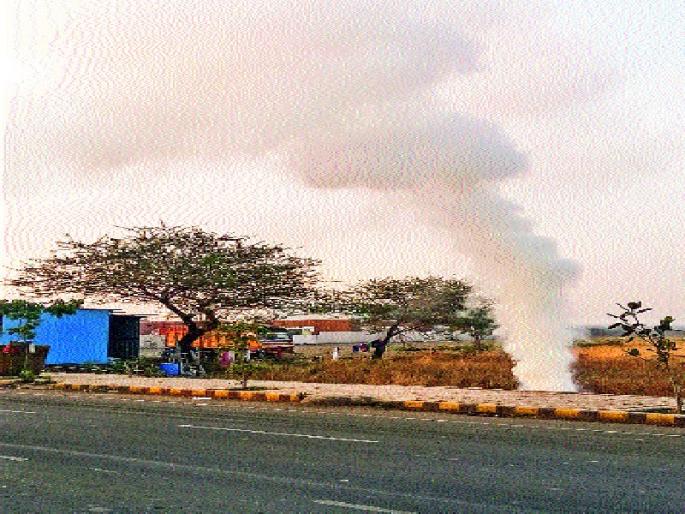 Regarding municipal administration's neglect of waste, measures to be taken is generally ignored | सर्रास पेटविला जातोय कचरा, उपाययोजना करण्याबाबत महापालिका प्रशासनाचे दुर्लक्ष Regarding municipal administration's neglect of waste, measures to be taken is generally ignored | सर्रास पेटविला जातोय कचरा, उपाययोजना करण्याबाबत महापालिका प्रशासनाचे दुर्लक्ष