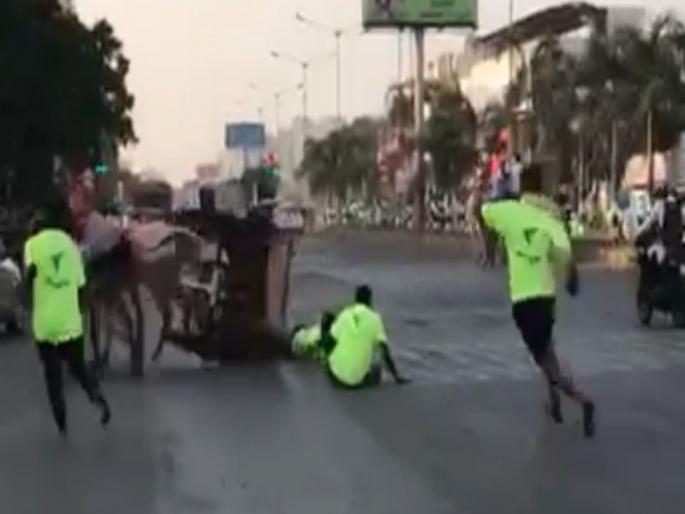 Police raided the bullock cart race in Kashimira yatra | काशिमीरा यात्रेतील बैलगाड्यांची शर्यत, पोलीसांनी केला गुन्हा दाखल Police raided the bullock cart race in Kashimira yatra | काशिमीरा यात्रेतील बैलगाड्यांची शर्यत, पोलीसांनी केला गुन्हा दाखल