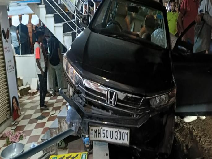 A speeding car entered a vegetable market in Malkapur Satara crushed women vegetable sellers | Satara: मलकापुरात भरधाव कार भाजी मंडईत घुसली; भाजीविक्रेत्या महिलांना चिरडले, एक ठार A speeding car entered a vegetable market in Malkapur Satara crushed women vegetable sellers | Satara: मलकापुरात भरधाव कार भाजी मंडईत घुसली; भाजीविक्रेत्या महिलांना चिरडले, एक ठार