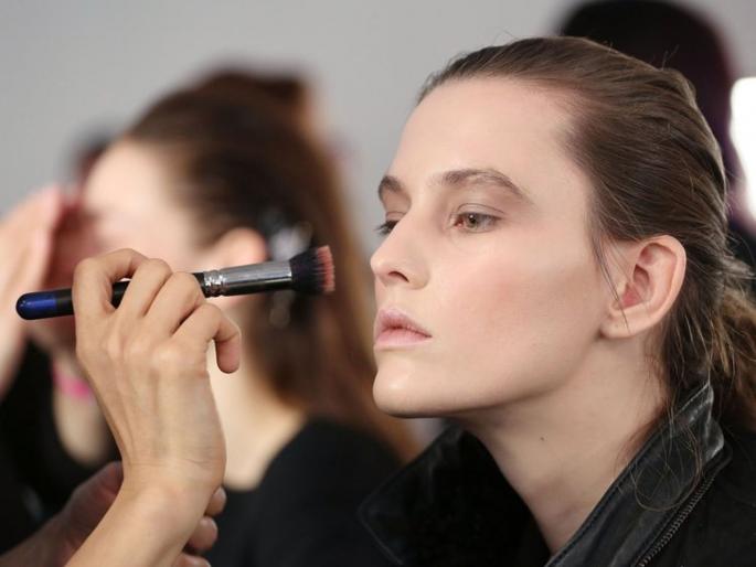 Makeup tips and tricks to stay beautiful | नेहमी फ्रेश आणि सुंदर दिसण्यासाठी मेकअपच्या छोट्या छोट्या गोष्टी ठेवा लक्षात! Makeup tips and tricks to stay beautiful | नेहमी फ्रेश आणि सुंदर दिसण्यासाठी मेकअपच्या छोट्या छोट्या गोष्टी ठेवा लक्षात!