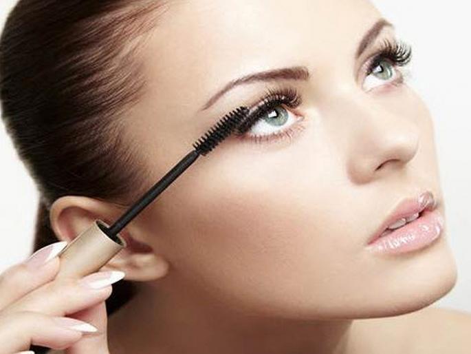 Come monsoons take care of 'makeup'!, spend Rs 3,000 on monsoon beauty | आला पावसाळा ‘मेकअप’ सांभाळा! पावसाळी सौंदर्यावर ३,००० रुपयांचा खर्च Come monsoons take care of 'makeup'!, spend Rs 3,000 on monsoon beauty | आला पावसाळा ‘मेकअप’ सांभाळा! पावसाळी सौंदर्यावर ३,००० रुपयांचा खर्च