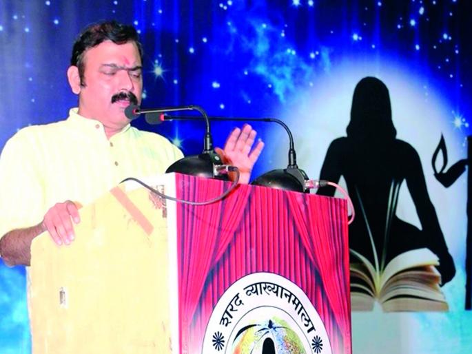 Country love should not be in the throat, but should be brought into action! | देश प्रेम घशात नाही, तर कृतीत आणलं पाहिजे! Country love should not be in the throat, but should be brought into action! | देश प्रेम घशात नाही, तर कृतीत आणलं पाहिजे!