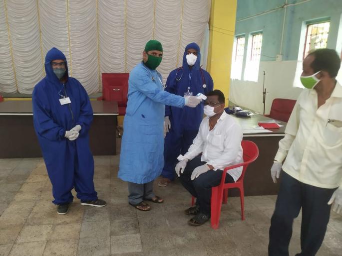 coronavirus doctor in alibag distributes Arsenicum album to 500 families kkg | देवासारखा डॉक्टर! ५०० कुटुंबांना औषधांचं मोफत वाटप; अडकलेल्या ३०० जणांना घरी पोहोचवण्याची सोय