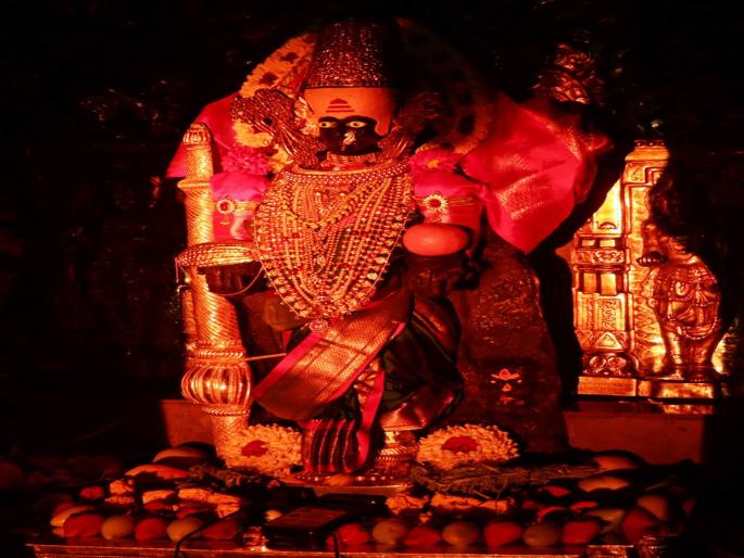 Kirnotsav ceremony of Uttarayan period in Shri Ambabai temple | kirnotsav : अंबाबाईच्या किरिटापर्यंत पोहोचली किरणे, मुख्य दिवस 'आज'पासून सुरू Kirnotsav ceremony of Uttarayan period in Shri Ambabai temple | kirnotsav : अंबाबाईच्या किरिटापर्यंत पोहोचली किरणे, मुख्य दिवस 'आज'पासून सुरू
