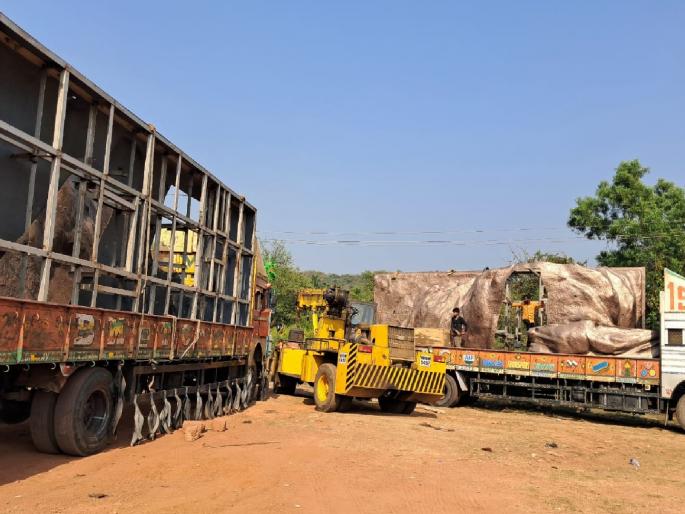 Parts of the work of the Shiva statue on Rajkot Fort in Malvan have been submitted | मालवणच्या राजकोट किल्ल्यावरील शिवपुतळ्याच्या कामास वेग, नोएडा येथून कामाचे पार्ट दाखल Parts of the work of the Shiva statue on Rajkot Fort in Malvan have been submitted | मालवणच्या राजकोट किल्ल्यावरील शिवपुतळ्याच्या कामास वेग, नोएडा येथून कामाचे पार्ट दाखल
