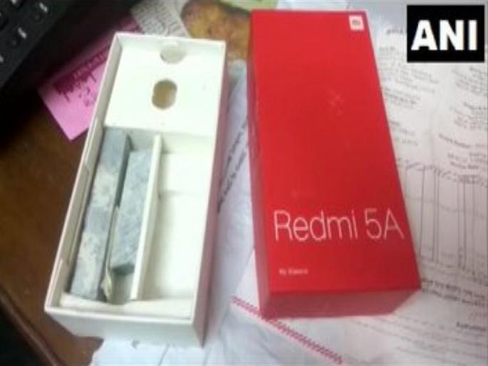 malda mp khagen murmu orders mobile phone online finds marble stones inside box | भाजपा खासदारानं मागवला मोबाईल अन् आले दगड; ऑनलाईन खरेदीत अजब भानगड