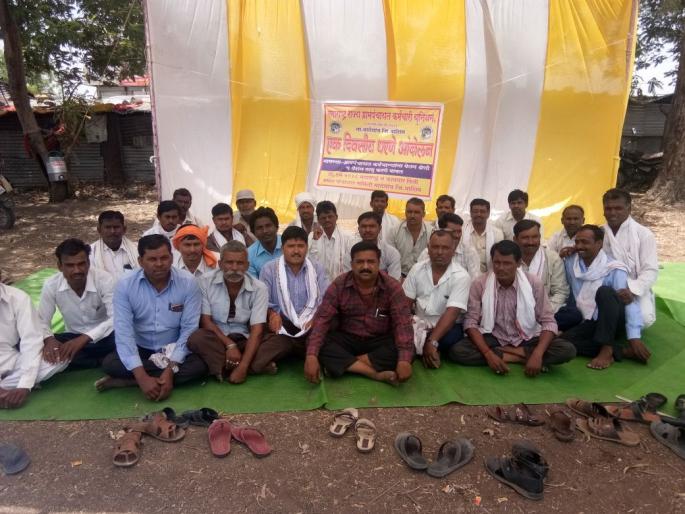 Gram Panchayat employees agitation in Malegaon taluka | मालेगाव तालुक्यातील ग्रामपंचायत कर्मचाऱ्यांचे कामबंद आंदोलन  Gram Panchayat employees agitation in Malegaon taluka | मालेगाव तालुक्यातील ग्रामपंचायत कर्मचाऱ्यांचे कामबंद आंदोलन